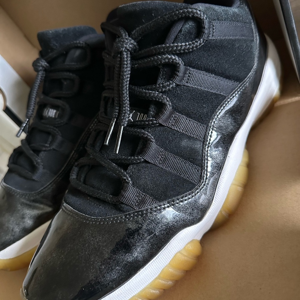 JORDAN 11 Retro Low Barons